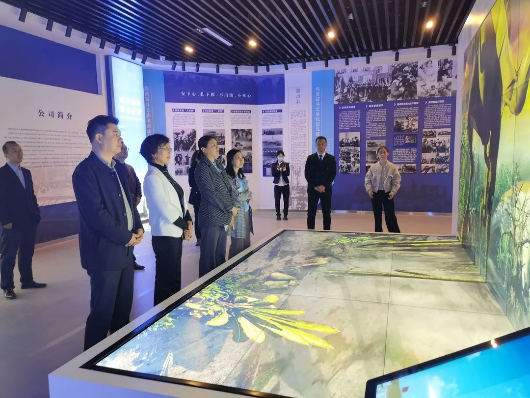 自治区调研白碱滩区（克拉玛依高新区）石油妇女发展史料收集工作